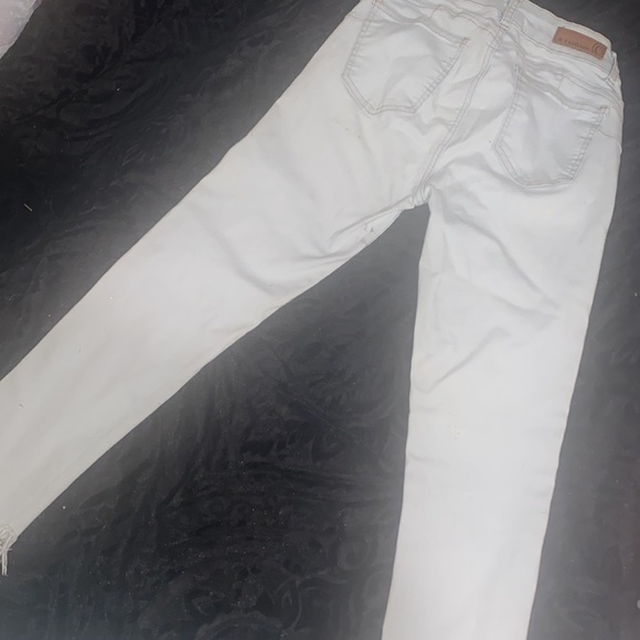 Light blue stretchy comfy fit /stylish jeans! Fits Real Small, XS or Even XXS :) - Picture 7 of 9